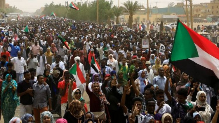 الأمن فرقها بالغاز المسيل للدموع.. انطلاق تظاهرة التاسع من يناير في السودان