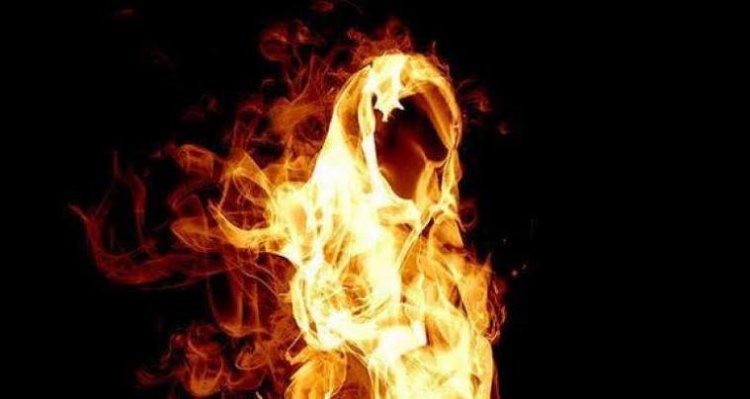 سيدة تشعل النار في نفسها داخل منزلها بالقليوبية