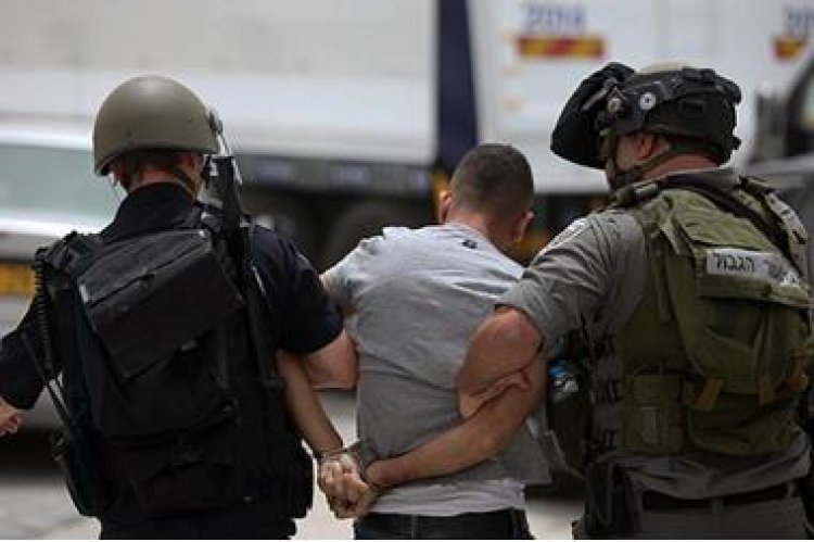 إسرائيل تعتقل 5 فلسطينيين شاركوا في وقفة تضامنية مع أسرة «صالحية»