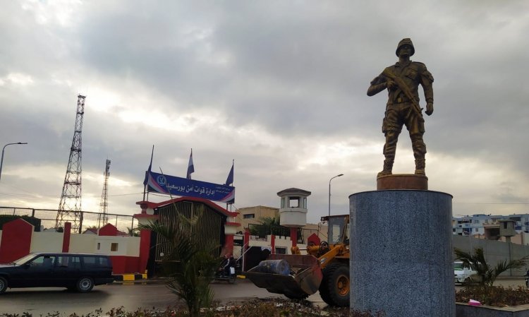 إزاحة الستار عن تمثال الجندي المصري في بورسعيد تزامنًا مع احتفالات عيد الشرطة (صور)