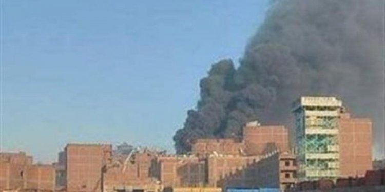 إخماد حريق هائل في مخزن قمامة بالقاهرة
