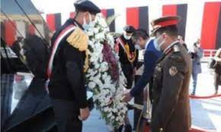 قيادات القوات المسلحة تضع إكليلًا من الزهور على النصب التذكارى لشهداء الشرطة