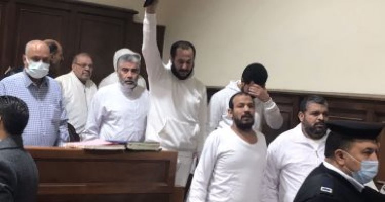 وصول حسن راتب وعلاء حسانين و21 متهما آخرين إلى المحكمة في قضية «الآثار الكبرى»