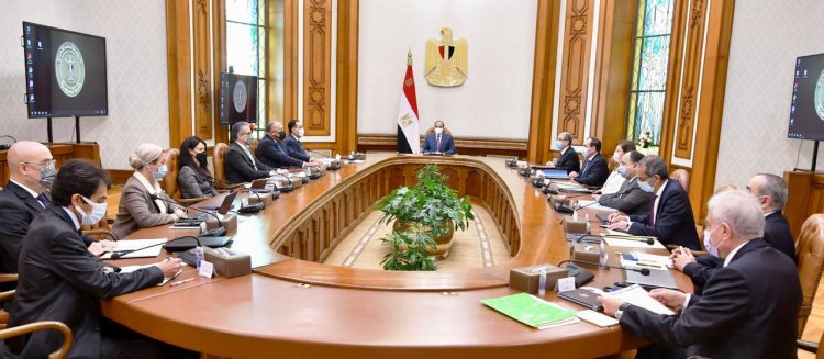 الرئيس السيسي يتابع أعمال اللجنة الوزارية لاستضافة مصر لقمة المناخ