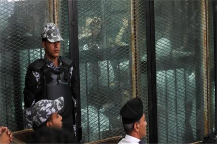 تأجيل  إعادة إجراءات محاكمة 33 متهمًا في قضية «فض اعتصام رابعة»
