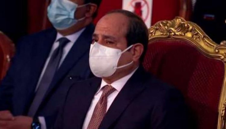 الرئيس السيسي يبكي خلال احتفالية يوم الشهيد