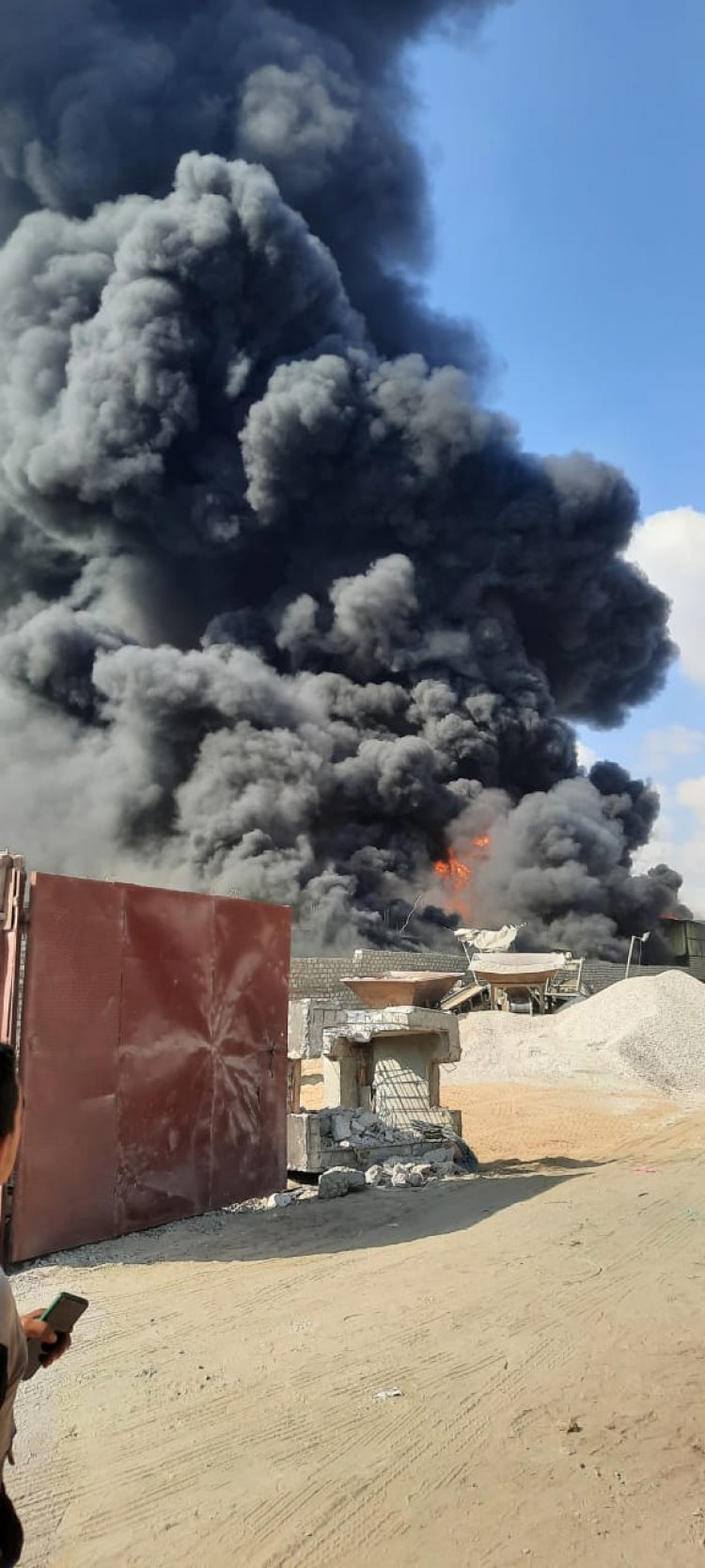 حريق ضخم في مصنع لـ«التنر» بمنطقة أبو رواش بالجيزة