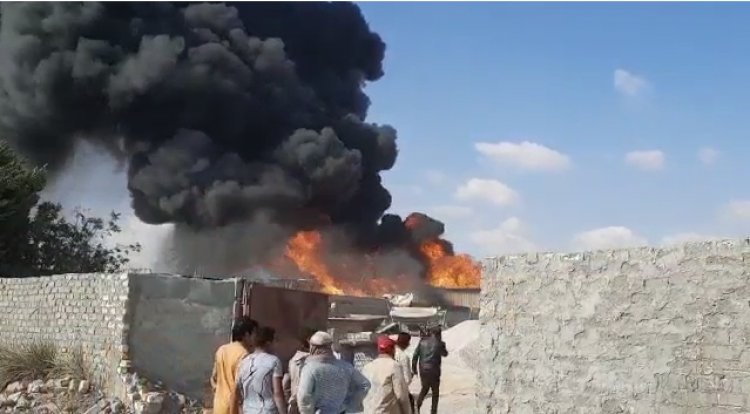 النيابة تباشر التحقيقات في حريق مصنع تنر بأبو رواش 