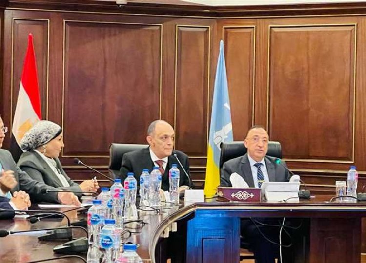 محافظ الإسكندرية يلتقي لجنة المشروعات بمجلس النواب