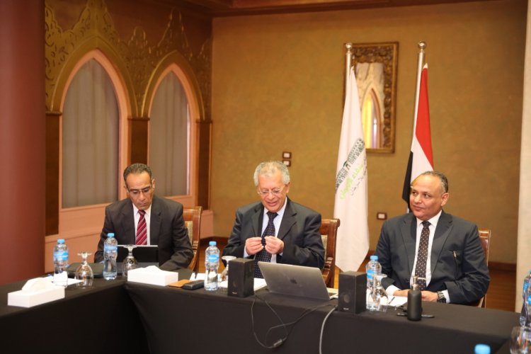 اللجنة العلمية بمشروع الجينوم المصري تعقد اجتماعًا في مدينة الأقصر