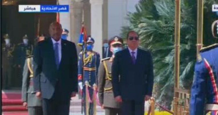 بدء مراسم استقبال رئيس مجلس السيادة السوداني بقصر الاتحادية