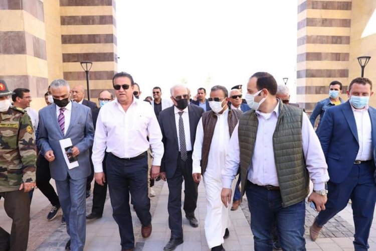 وزير التعليم العالي ومحافظ جنوب سيناء  يتفقدان موقع مستشفى حميات الطور