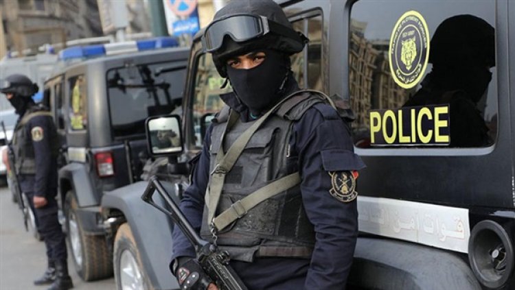 القبض على شخص تاجر بالنقد الأجنبي خارج السوق المصرفي بالقاهرة