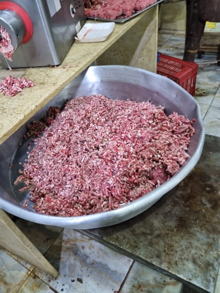 ضبط مصنع لتصنيع اللحوم بدون ترخيص فى الإسكندرية