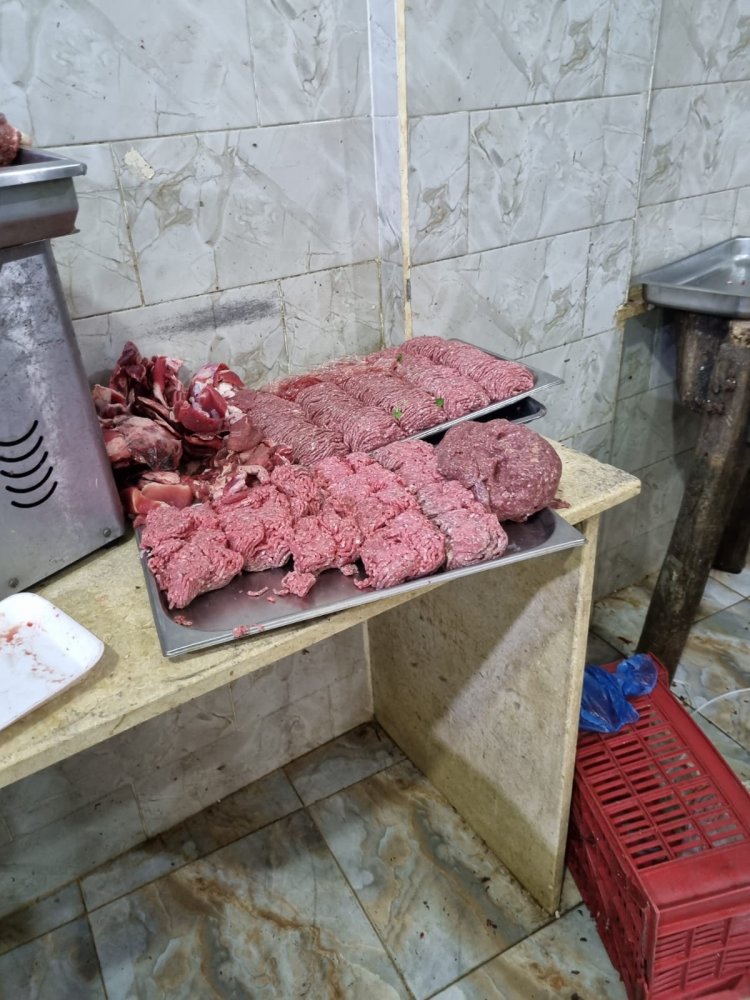 ضبط مصنع لتصنيع اللحوم بدون ترخيص فى الإسكندرية