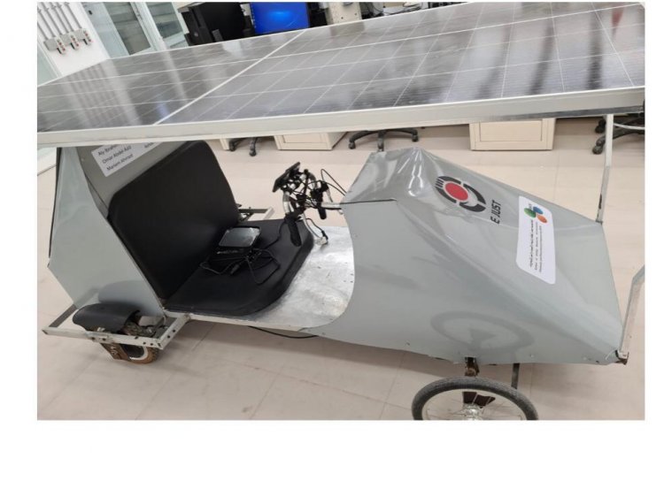 طلاب بالجامعة اليابانية يصنعون سيارة كهربائية تعمل  بالطاقة الشمسية 