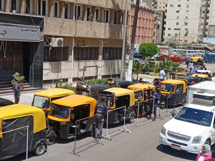 ضبط 16 توكتوك و3 تروسيكل في حملة أمنية شرق الإسكندرية