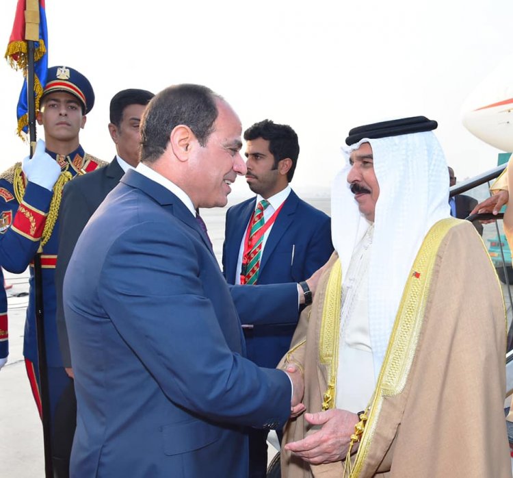 الرئيس السيسي يجري اتصالا هاتفيا بملك البحرين لتهنئته بعيد الفطر المبارك