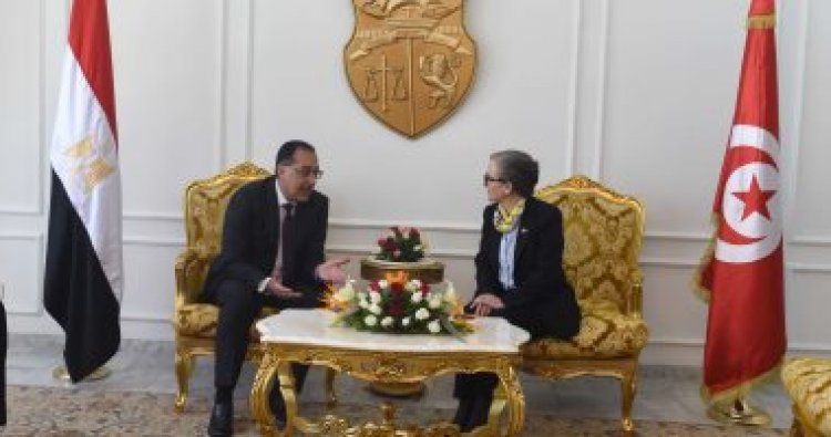 رئيس الوزراء يعقد جلسة مباحثات مع نظيرته التونسية في قرطاج