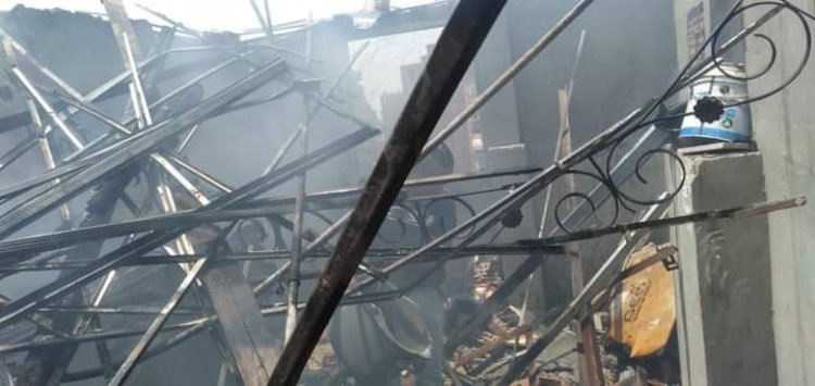 إخماد حريق شب فى مخزن أخشاب بمنشأة ناصر