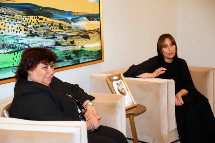 وزيرة الثقافة تقدم واجب العزاء في الشيخ خليفة بن زايد| صور