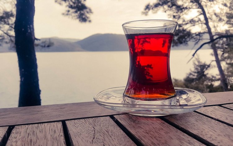 في يومه العالمي .. دراسة تحذر: «شرب الشاي الساخن قد يصيب سرطان المريء!»