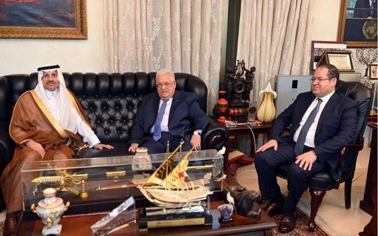 سفير السعودية بالأردن يزورمحمود عباس بمقر إقامته في العاصمة عمان