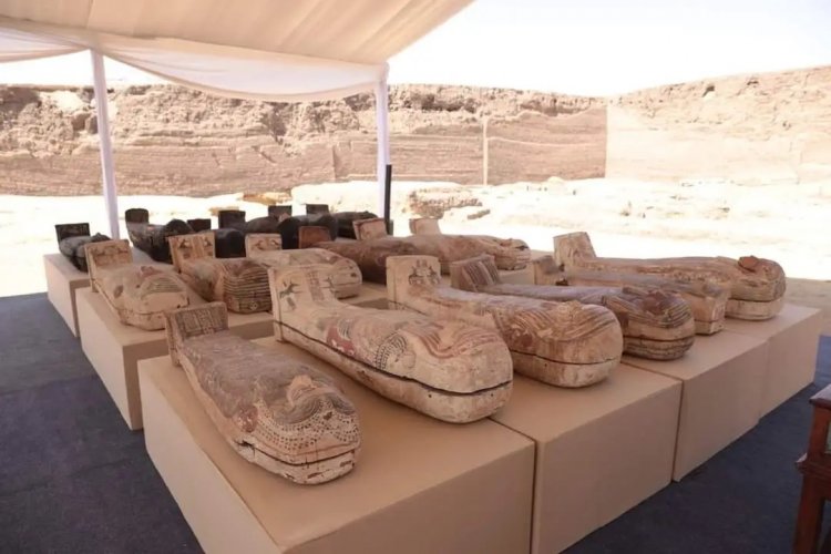 تفاصيل| اكتشاف 250 تابوت و15 تمثال برونزي في جبانة البوباسطيون بسقارة