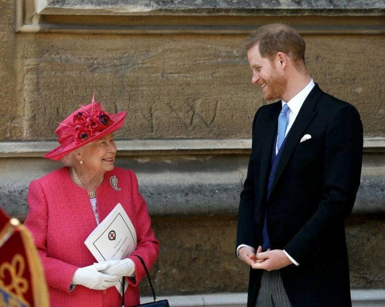 الملكة إليزابيث ترسل سيارتها الخاصة لاستقبال الأمير هاري وعائلته