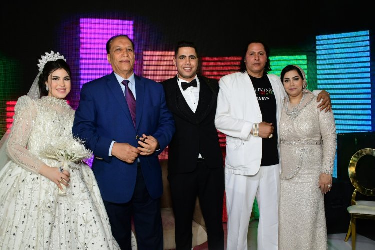 صور| عمرو عبد الجليل ونجوم الطرب الشعبي في حفل زفاف شريف يحيى الصعيدي