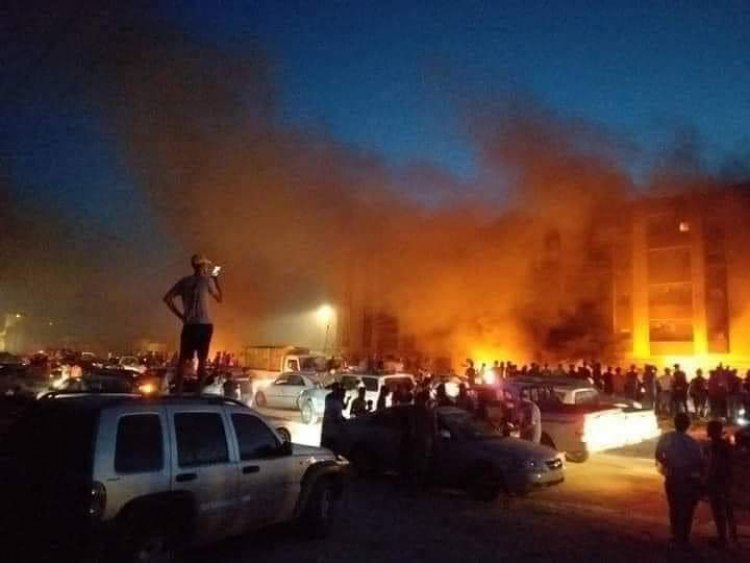 فوضى عارمة فى ليبيا.. محتجون يقومون بحرق البرلمان الليبي