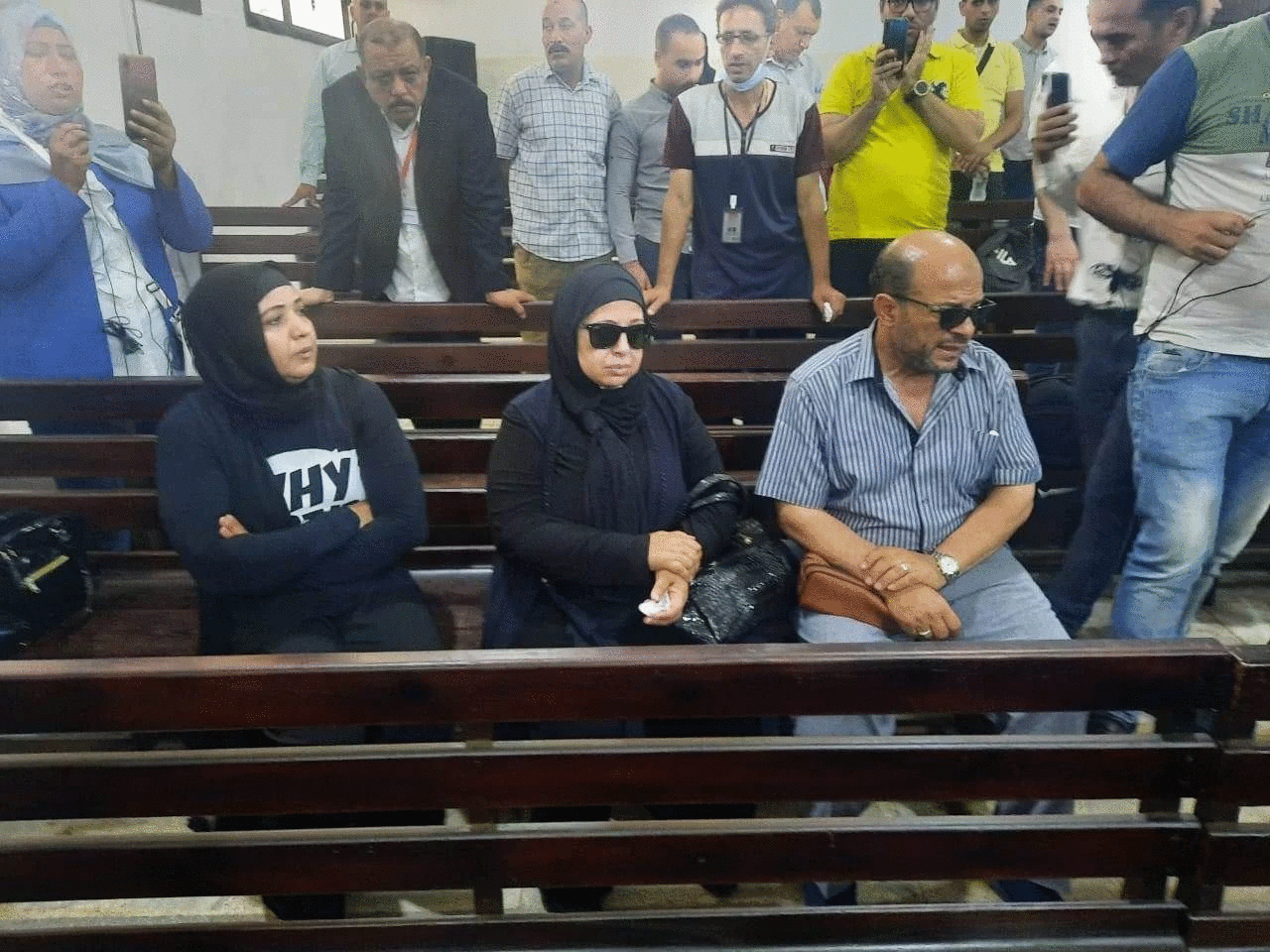 وصول أسرة نيرة أشرف لحضور جلسة محاكمة محمد عادل