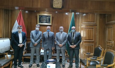 محافظ القليويبة يستقبل مسئولي منظومة بوابة الشكاوى الحكومية التابعة لمجلس الوزراء