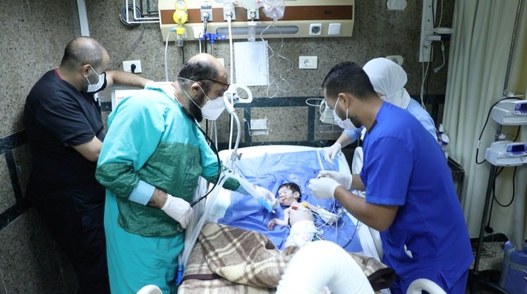 خالد عبدالغفار يتابع حالة الطفل «سليم» المصاب الضمور العضلي الشوكي