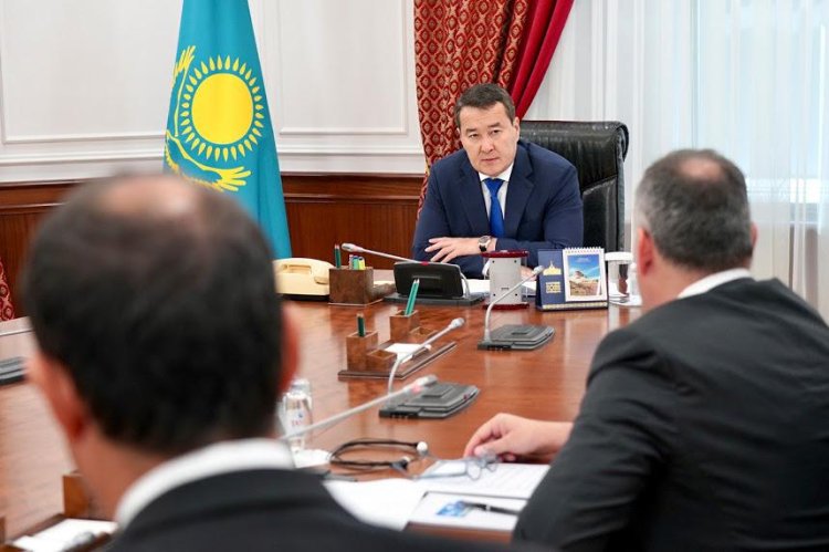 رئيس الوزراء الكازاخي يجتمع مع الرئيس التنفيذي لشركة تاف للمطارات القابضة