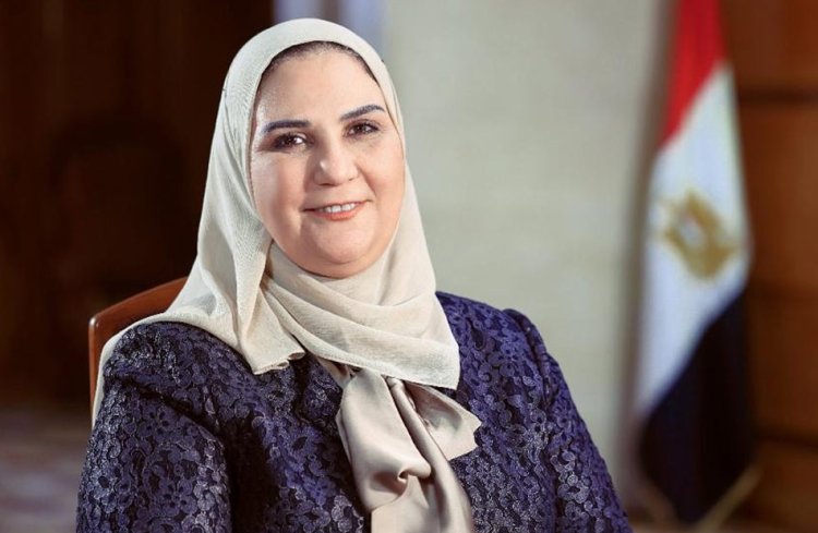 وزيرة التضامن: الست الشاطرة بتعرف تعمل توازن بين الأسرة والشغل