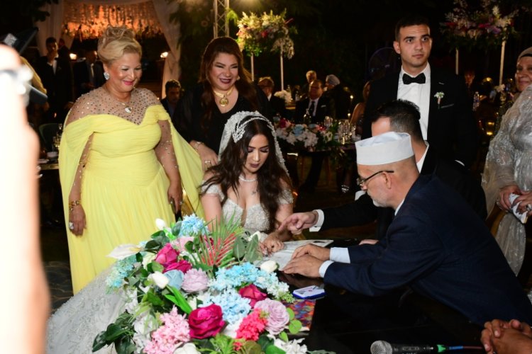 الفنانة تغريد فهمي تحتفل بزفاف ابنتها بحضور نجوم الفن والمشاهير