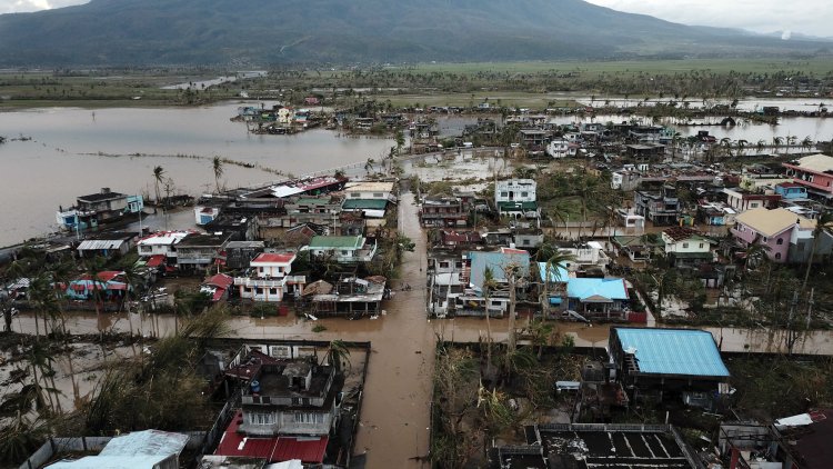 الفلبين: إجلاء الآلاف من منازلهم مع اقتراب وصول الإعصار «نورو»