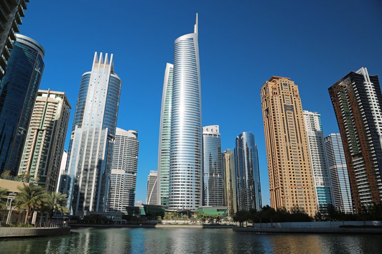 مركز دبي للسلع المتعددة يفوز بجائزة أفضل منطقة حرة في العالم