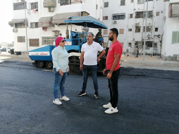 بدء أعمال رصف الطرق الداخلية بمنطقة قبضايا بنطاق حي الزهور في بورسعيد