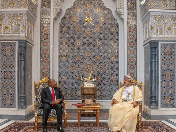 سلطان عمان ورئيس زنجبار يبحثان التعاون بين البلدين
