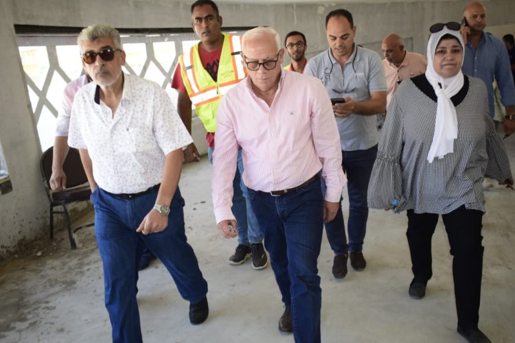 محافظ بورسعيد يتفقد سير العمل في الجراج المتعدد الطوابق بحي العرب