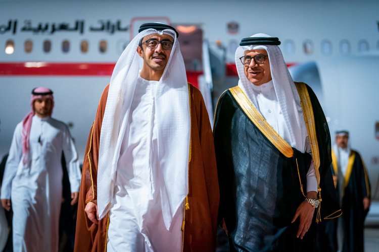 ملك البحرين يستقبل عبد الله بن زايد