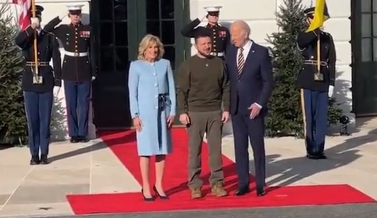 زيارة وصفت بالتاريخية.. زيلينسكي يصل إلى البيت الأبيض لمقابلة الرئيس الأمريكي