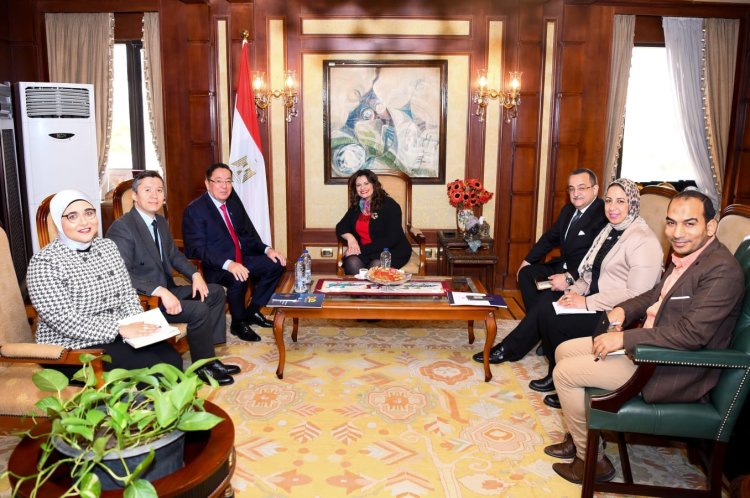 وزيرة الهجرة تستقبل السفير الكازاخي بالقاهرة لتعزيز سبل التعاون بين البلدين
