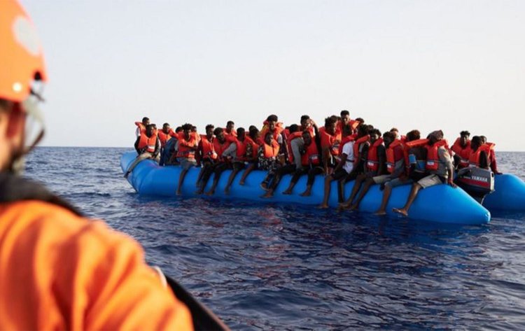 إنقاذ 95 مهاجرًا وفقدان أربعة قبالة الساحل الليبي