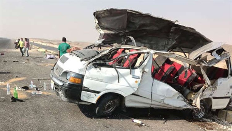 ننشر أسماء المصابين في حادث انقلاب ميكروباص بصحراوي المنيا