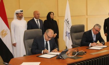 النقل توقع 3 اتفاقيات بين مصر وأبو ظبي في مجال التشغيل التجاري والسياحي