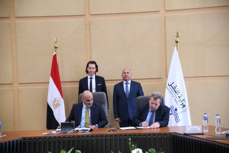 وزير النقل يشهد توقيع البروتوكول التنفيذي لافتتاح برامج أكاديمية مصر  للنقل السككي