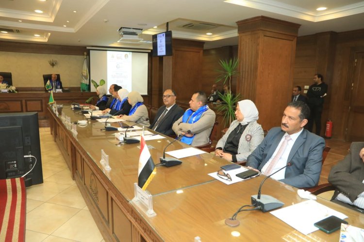 وزير الرياضة ومحافظ الجيزة يشهدان جلسة لبرلمان طلائع وشباب مصر